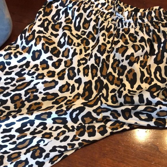 Banana Republic Leopard print pajamas XS coordinate set/sold as a set/ luxurious - Picture 5 of 15